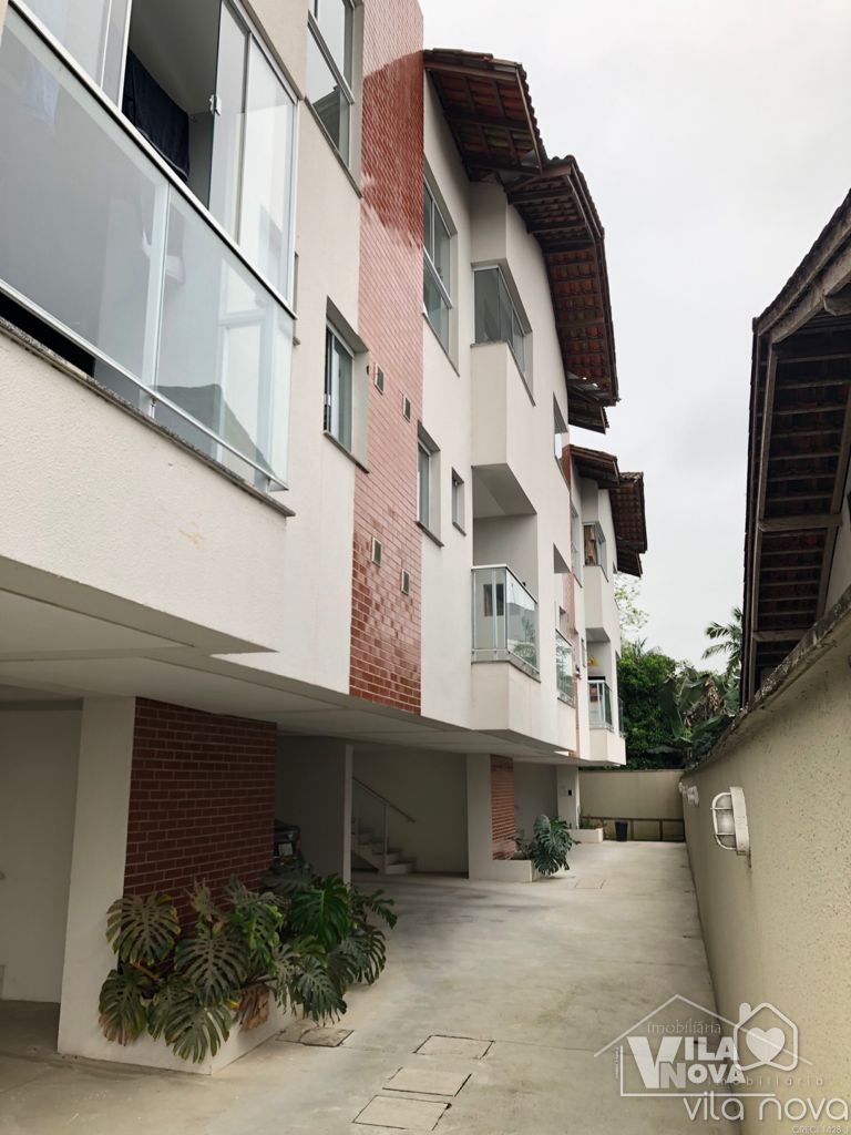 Sobrado Geminado Triplex a venda no Vila Nova