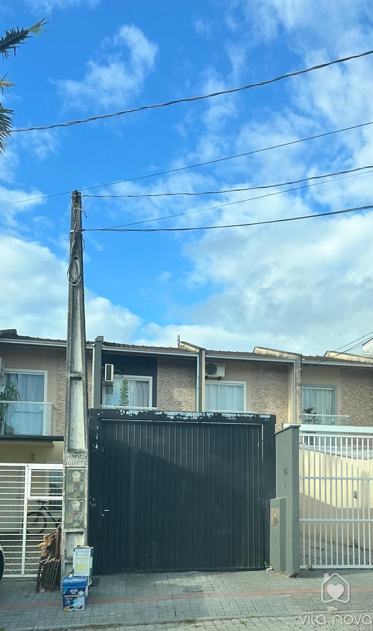 Sobrado Geminado à venda no Vila Nova