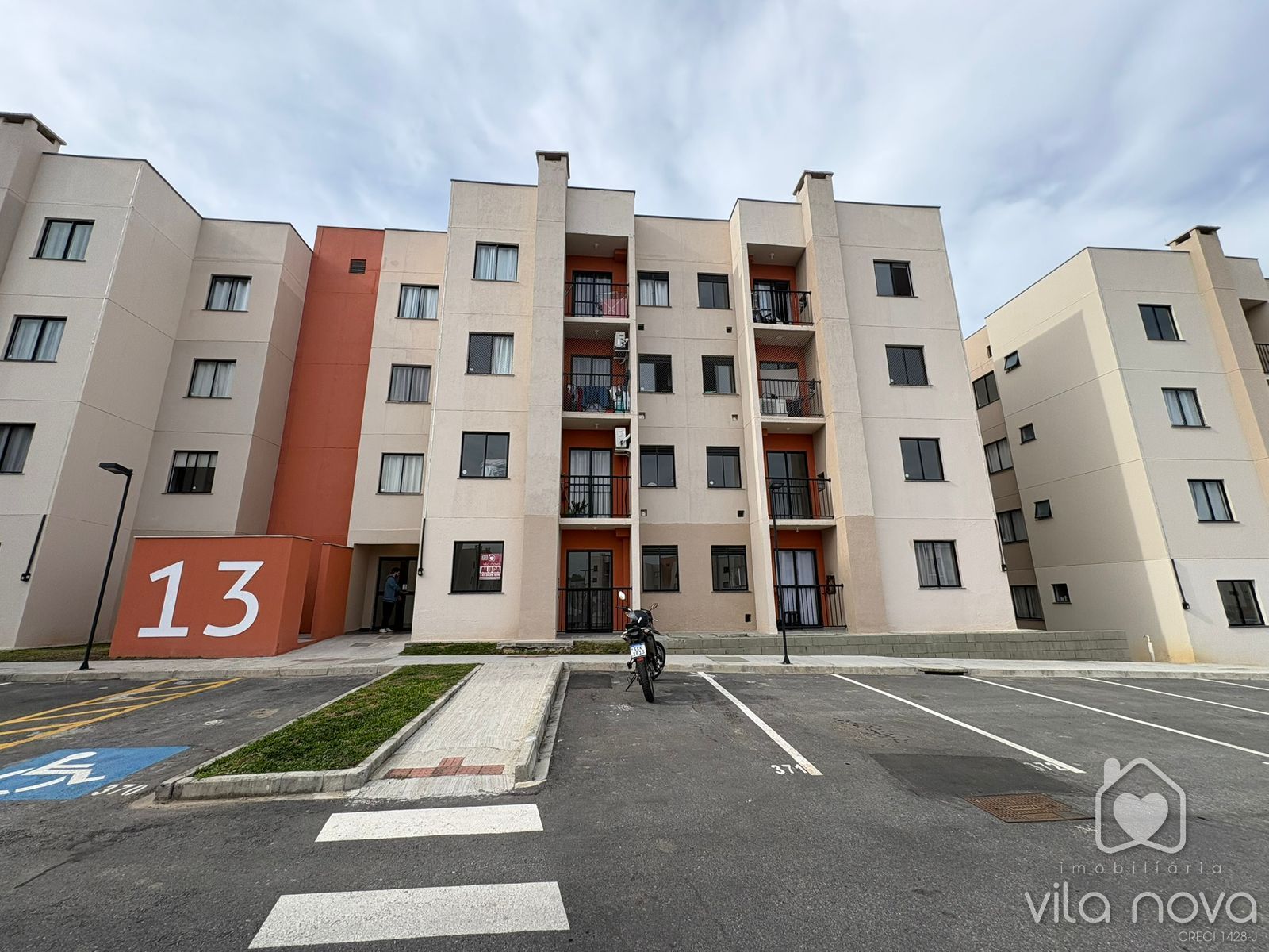 Apartamento para locação no Paranaguamirim