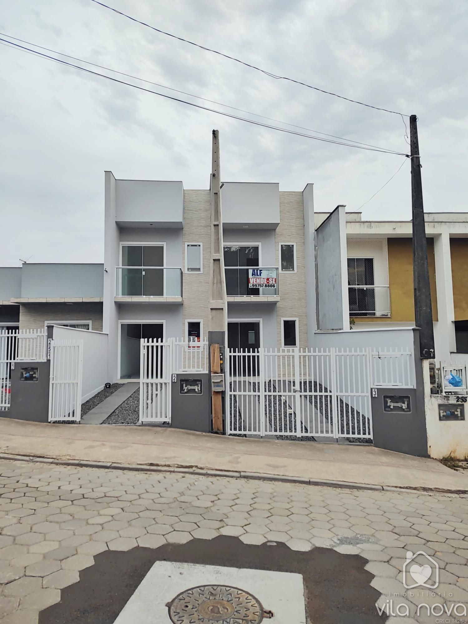 Sobrado Geminado à venda no Floresta