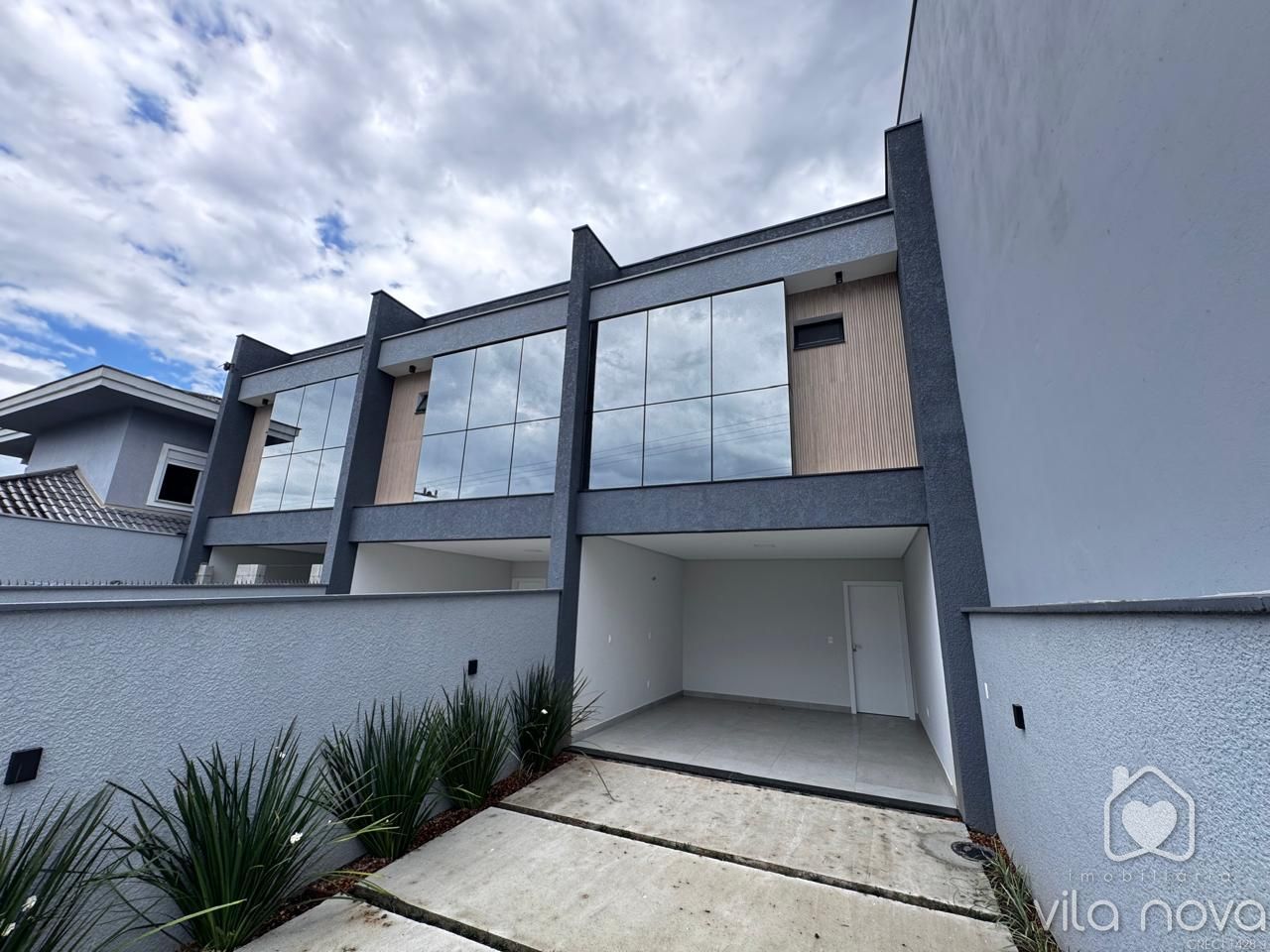 Sobrado Geminado à venda no Costa e Silva