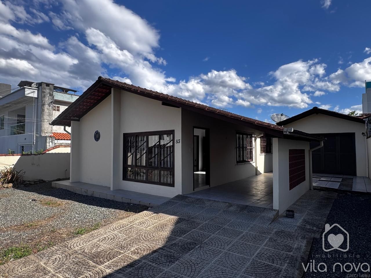 Casa Averbada à venda no Costa e Silva