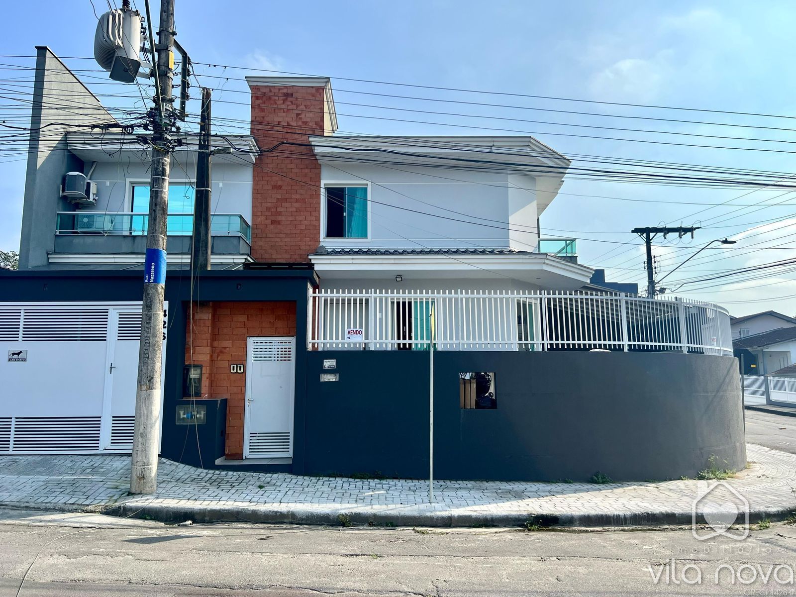 Sobrado Geminado Esquina à venda no Glória