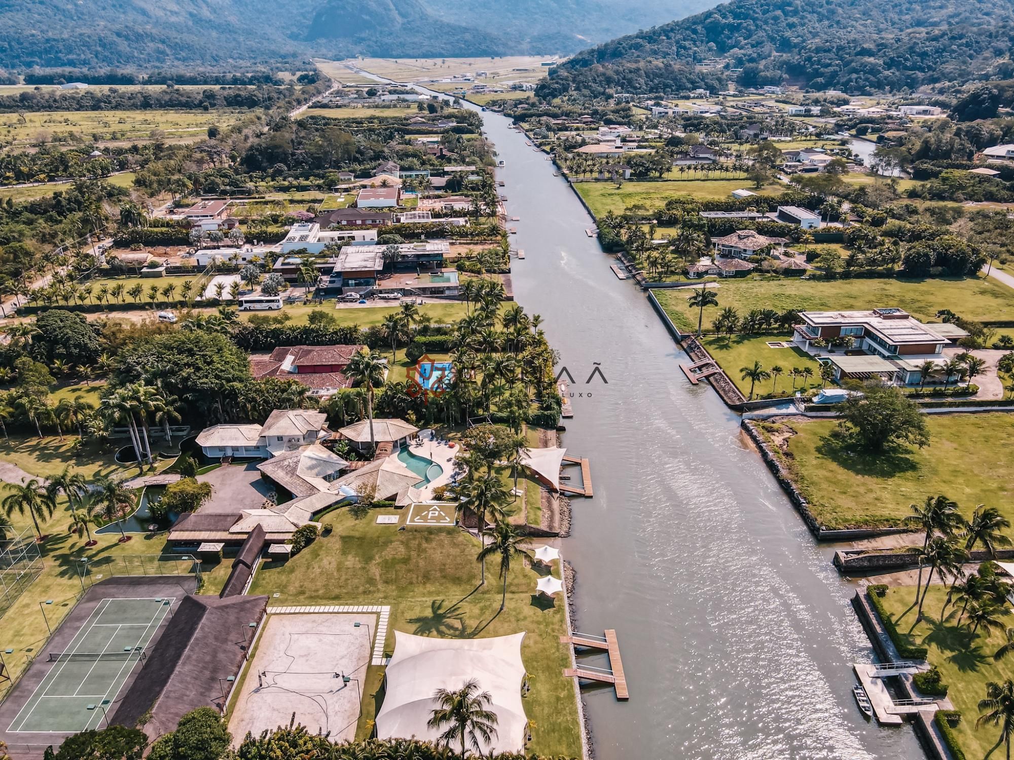 Casa de Condomínio à venda e temporada com 7 quartos, 1200m² - Foto 61