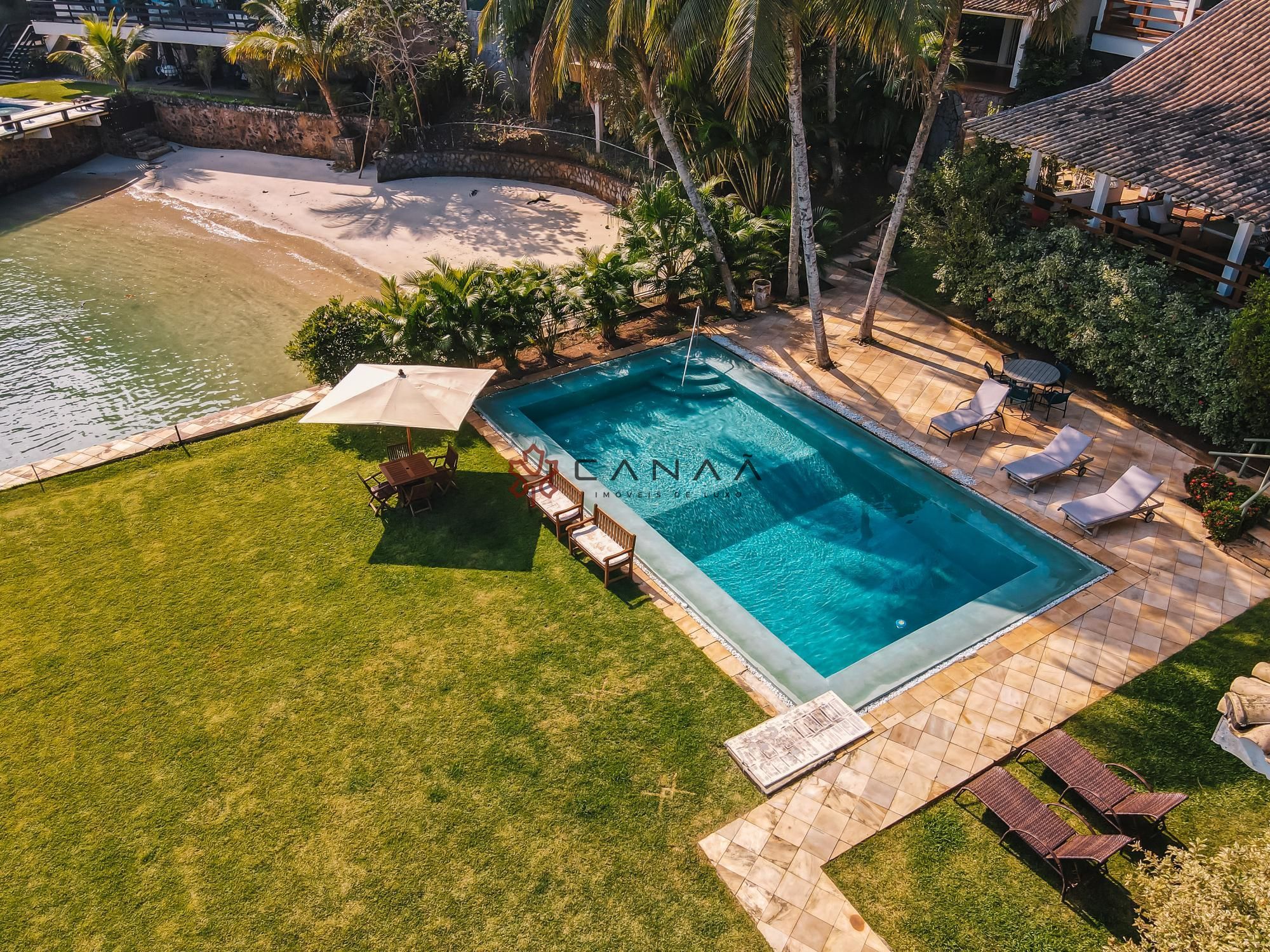 Casa à venda com 7 quartos, 500m² - Foto 2