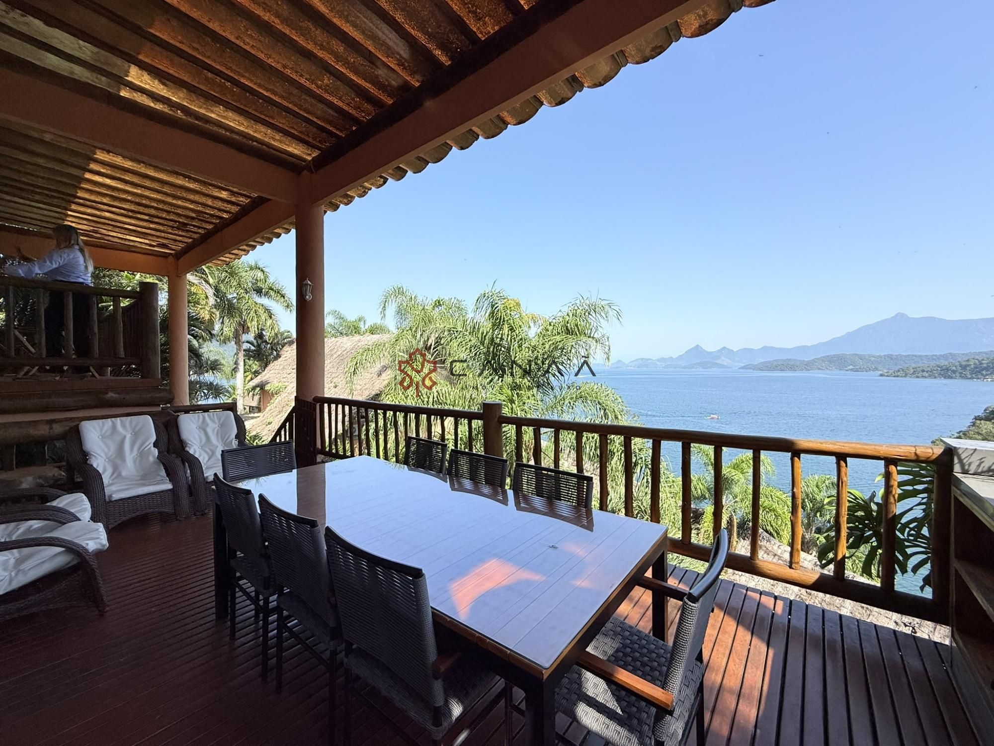 Casa de Condomínio à venda com 4 quartos, 249m² - Foto 1