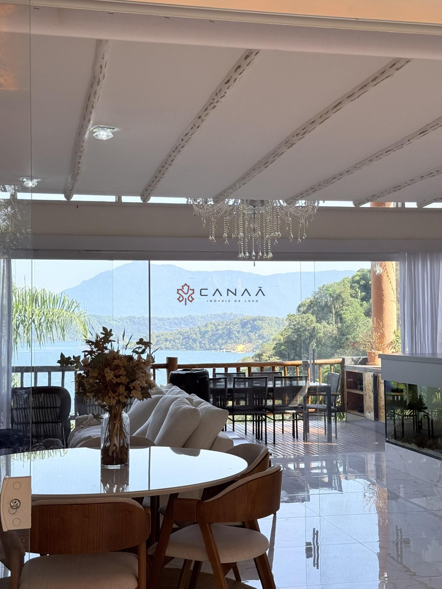 Casa de Condomínio à venda com 4 quartos, 249m² - Foto 2