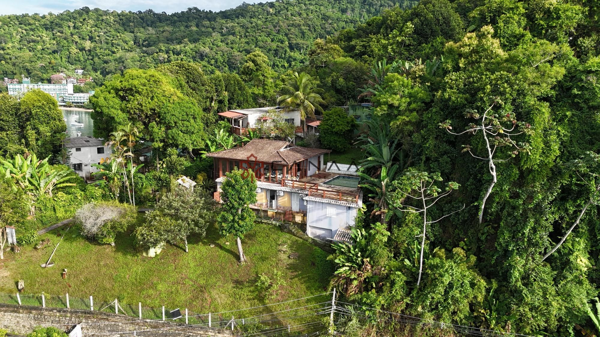 Casa à venda com 2 quartos, 333m² - Foto 2