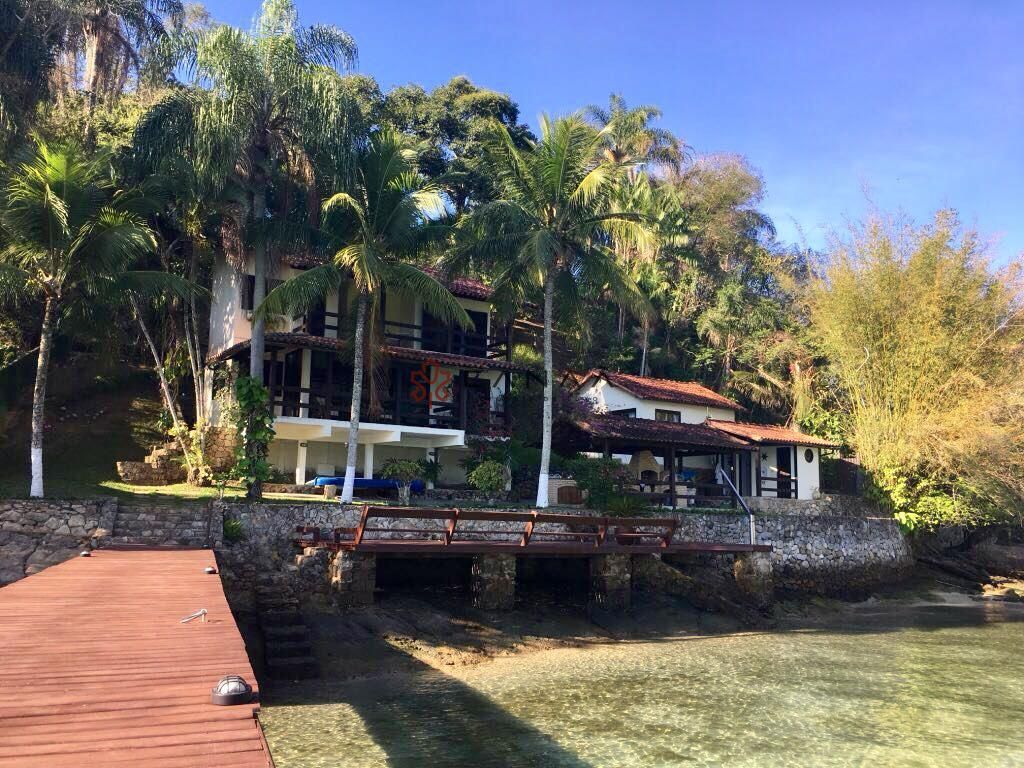 Casa à venda com 4 quartos, 299m² - Foto 1