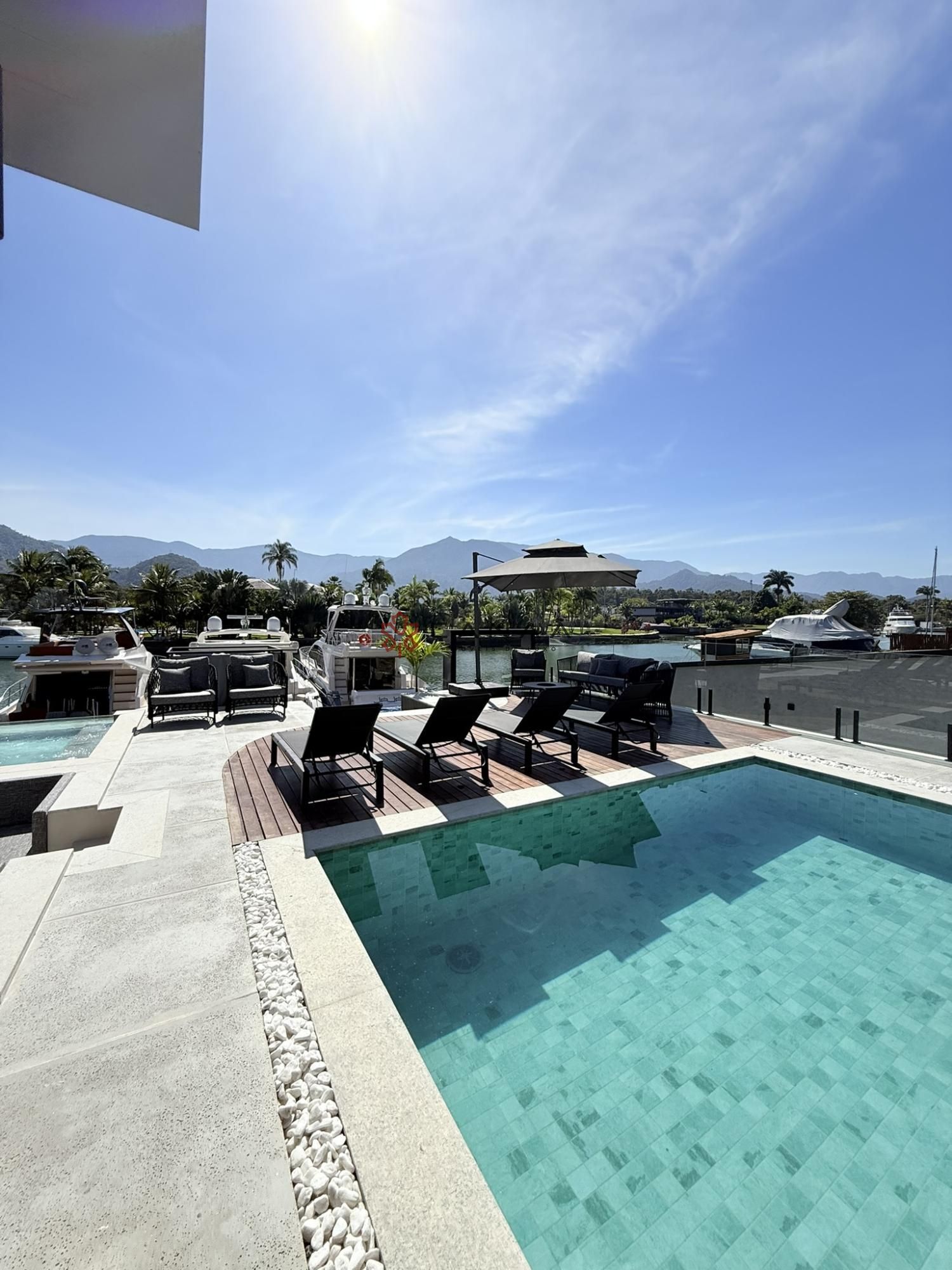 Casa de Condomínio à venda com 6 quartos, 970m² - Foto 1