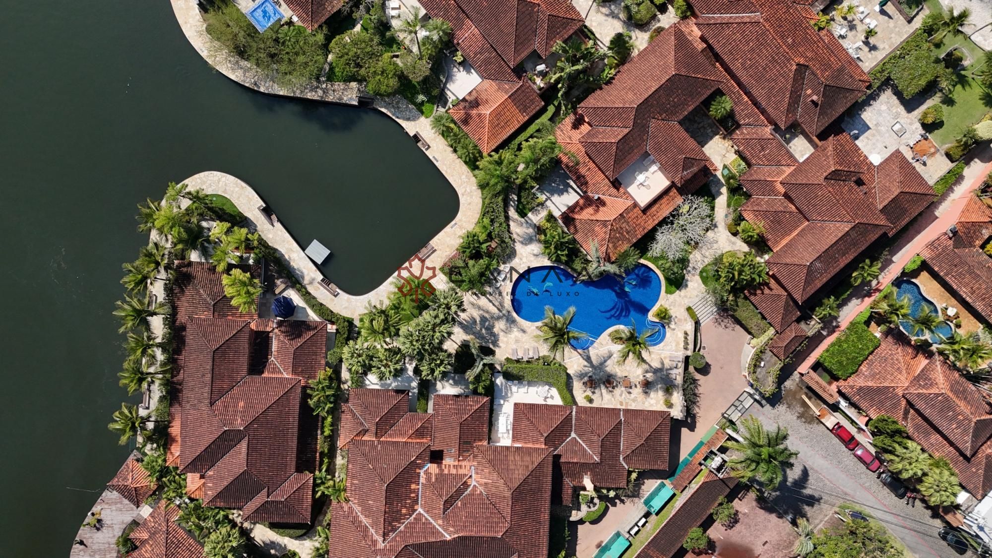 Casa de Condomínio à venda com 4 quartos, 300m² - Foto 2