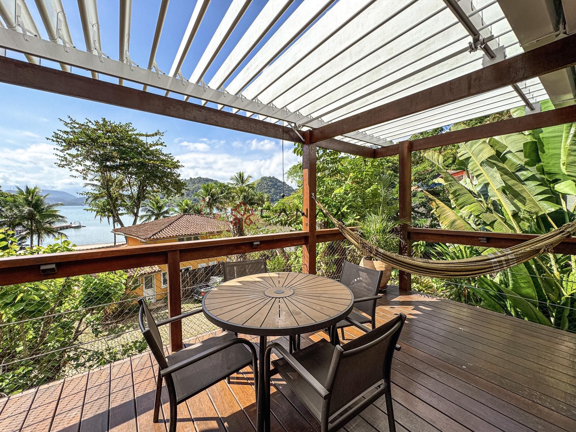Casa de Condomínio à venda com 4 quartos, 200m² - Foto 1