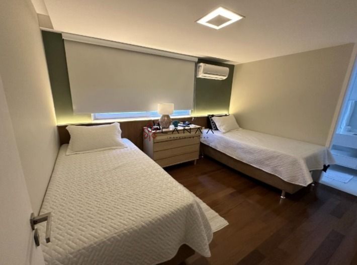 Casa de Condomínio à venda e temporada com 8 quartos, 400m² - Foto 18