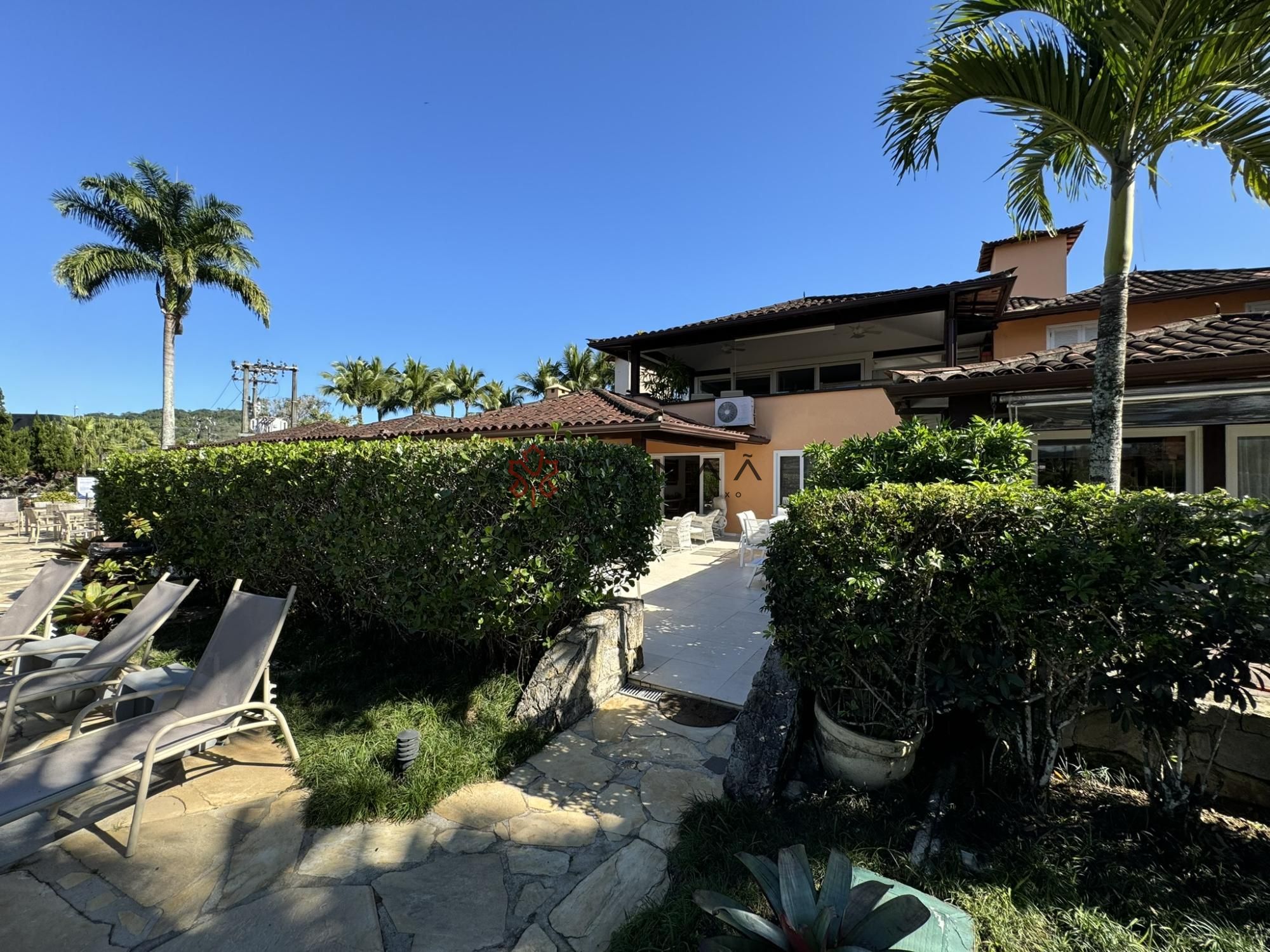Casa de Condomínio à venda com 5 quartos, 400m² - Foto 1