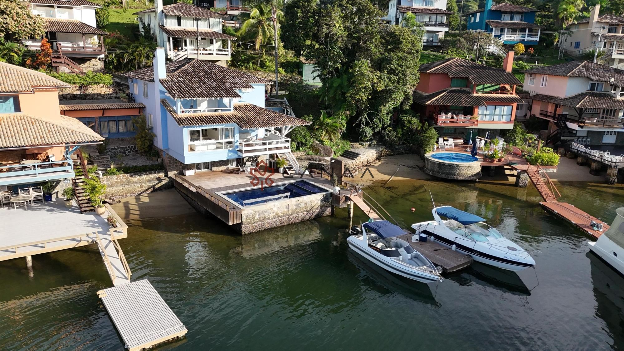 Casa de Condomínio à venda com 8 quartos, 500m² - Foto 4