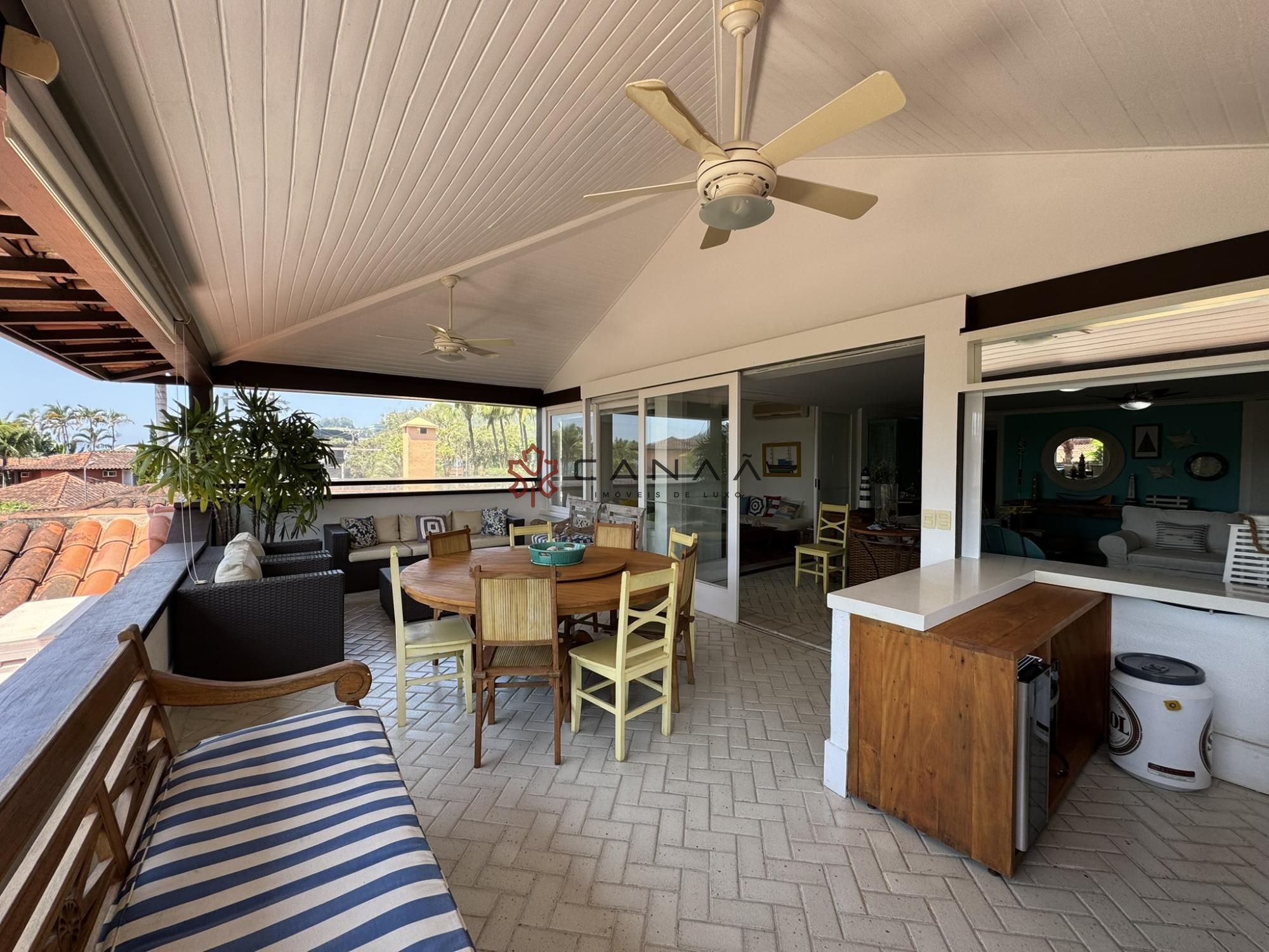 Casa de Condomínio à venda com 4 quartos, 300m² - Foto 1