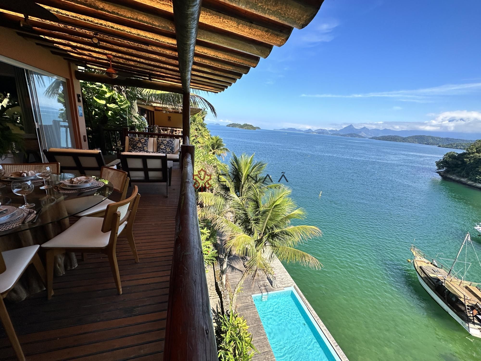 Casa de Condomínio à venda com 4 quartos, 230m² - Foto 1