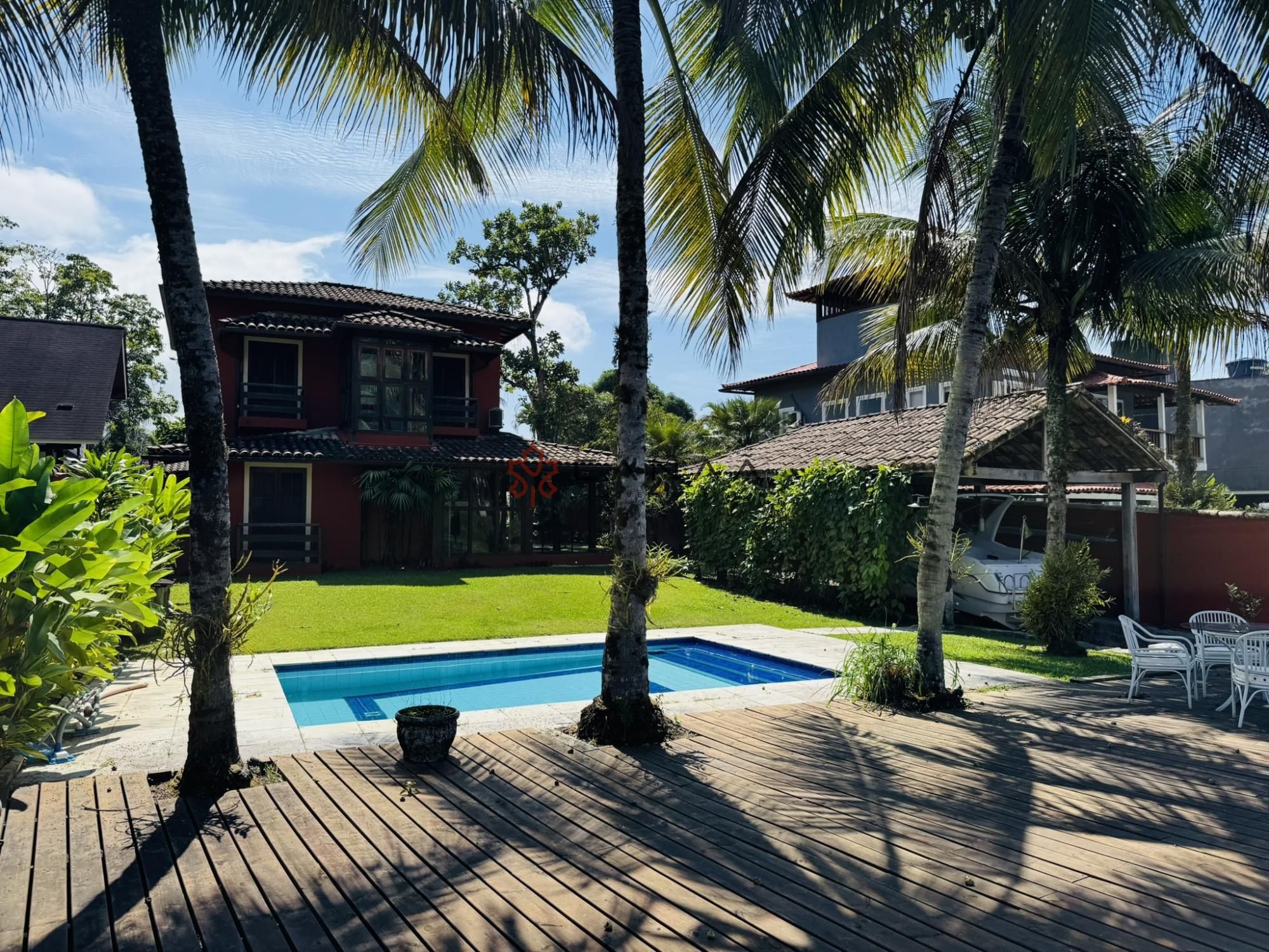 Casa de Condomínio à venda e temporada com 4 quartos, 266m² - Foto 1