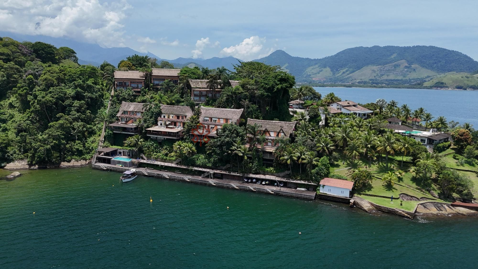 Casa de Condomínio à venda com 4 quartos, 249m² - Foto 55