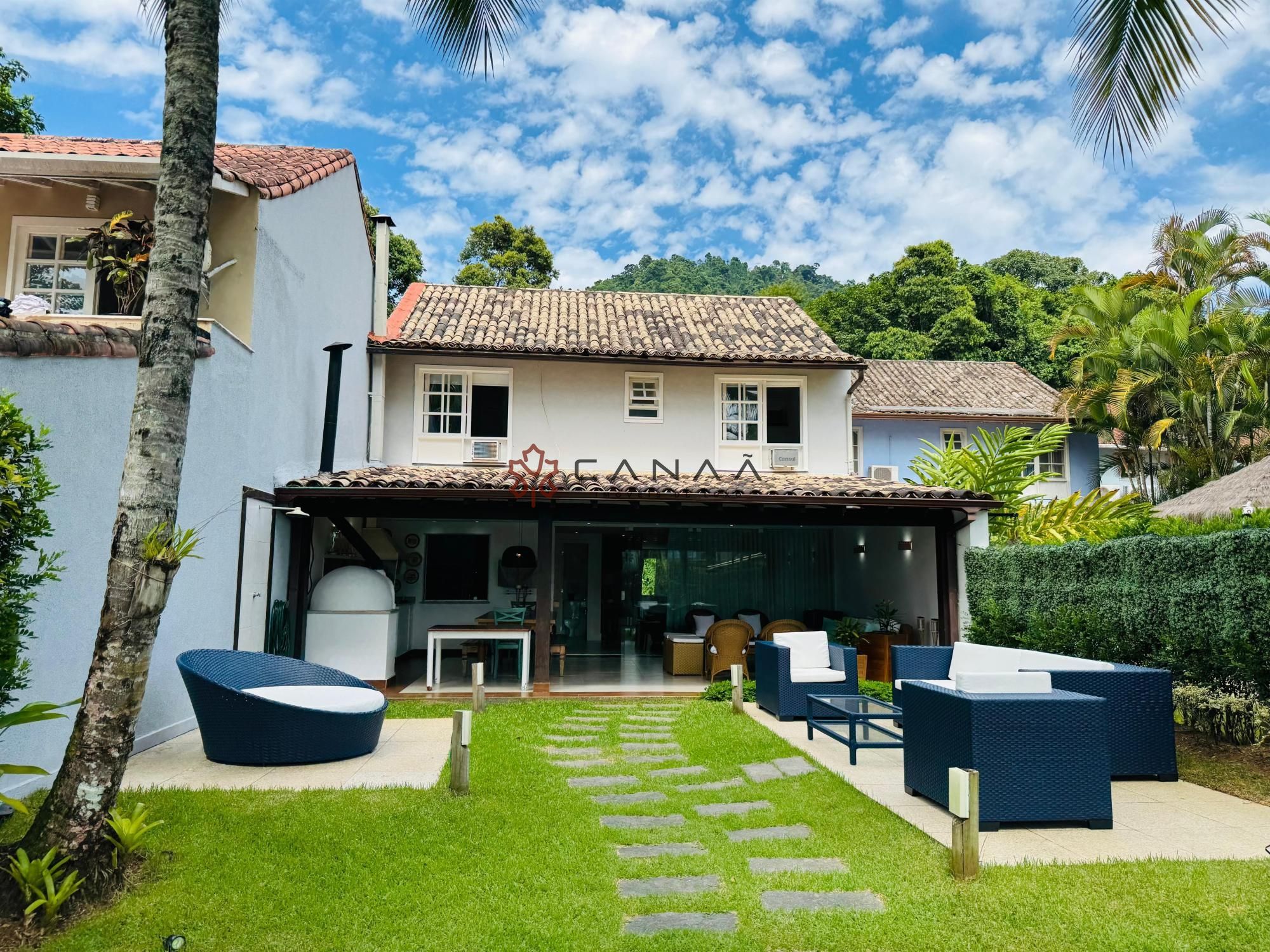 Casa de Condomínio à venda com 4 quartos, 250m² - Foto 3