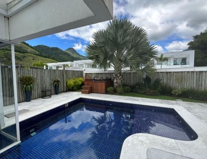 Casa de Condomínio à venda e temporada com 8 quartos, 400m² - Foto 1