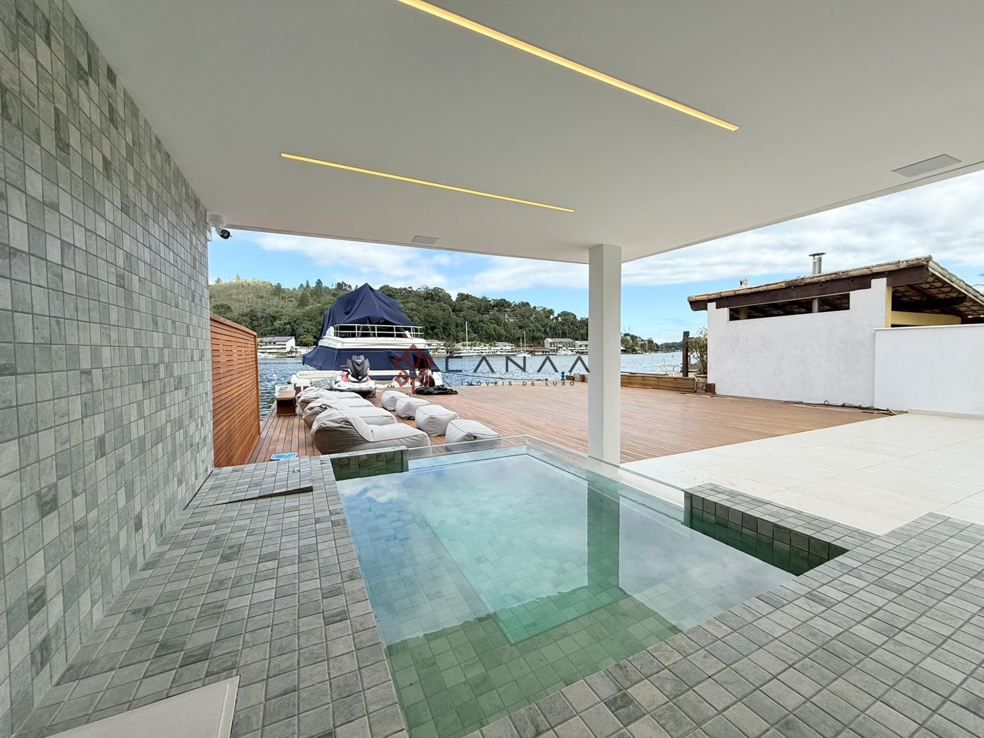 Casa de Condomínio à venda com 4 quartos, 249m² - Foto 1