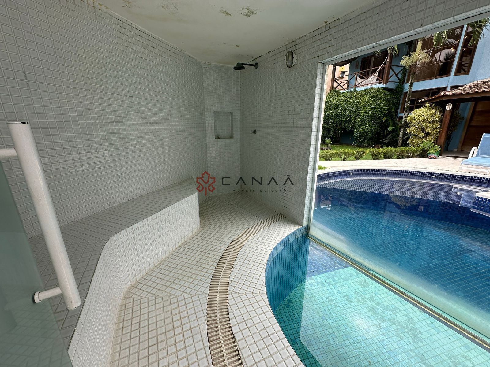 Casa de Condomínio à venda com 4 quartos, 271m² - Foto 2