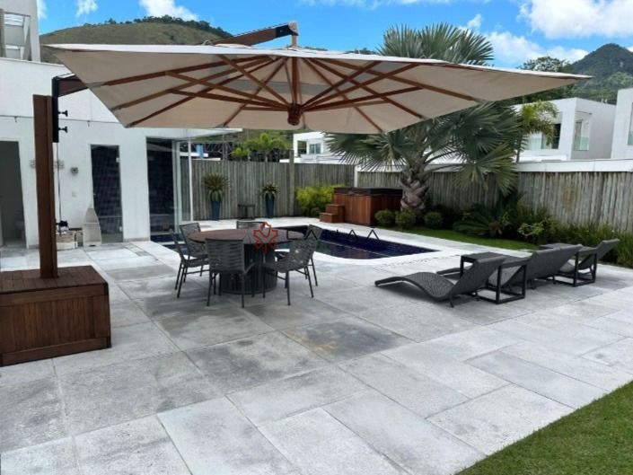 Casa de Condomínio à venda e temporada com 8 quartos, 400m² - Foto 3