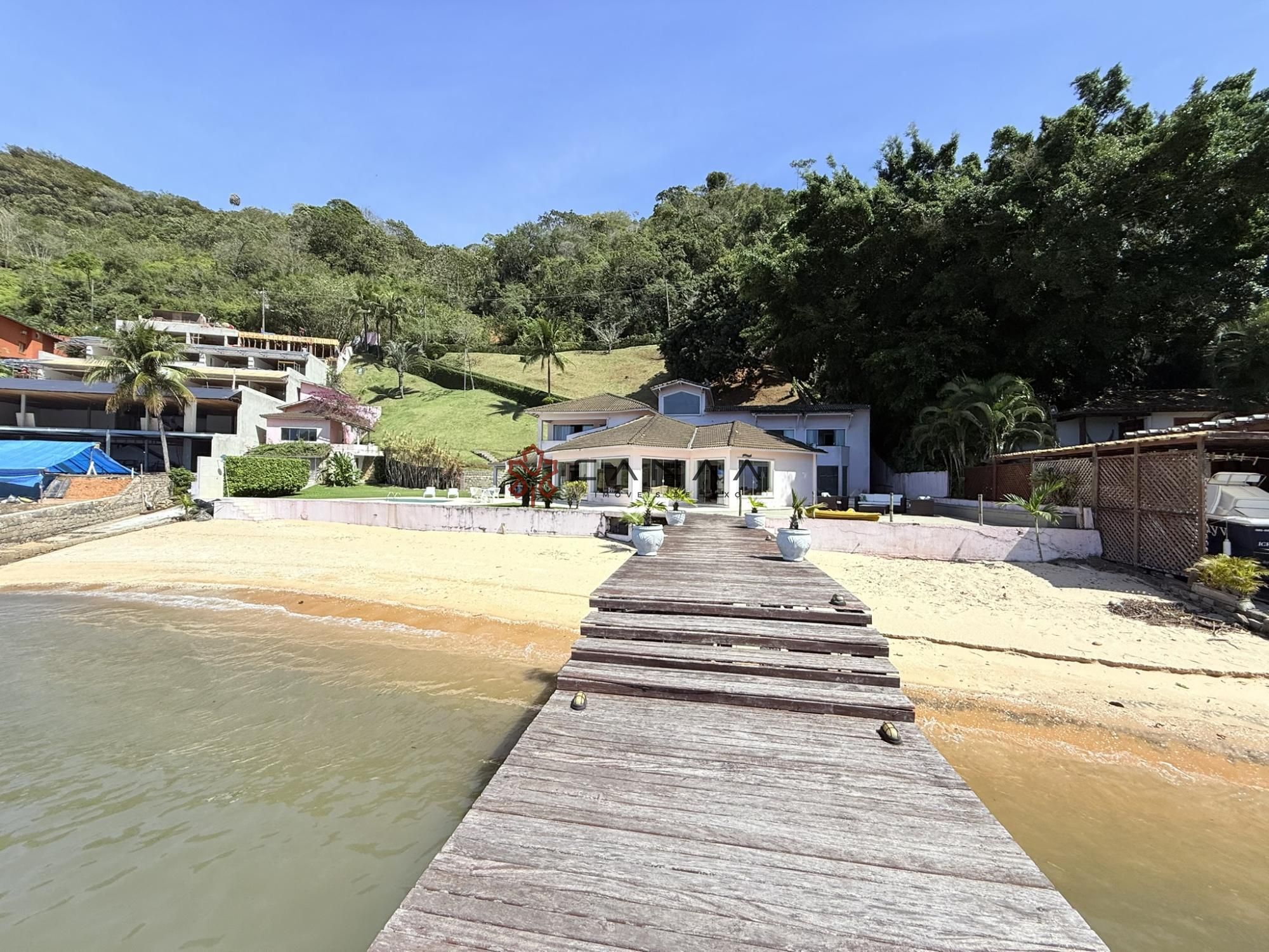 Casa de Condomínio à venda com 8 quartos, 540m² - Foto 4