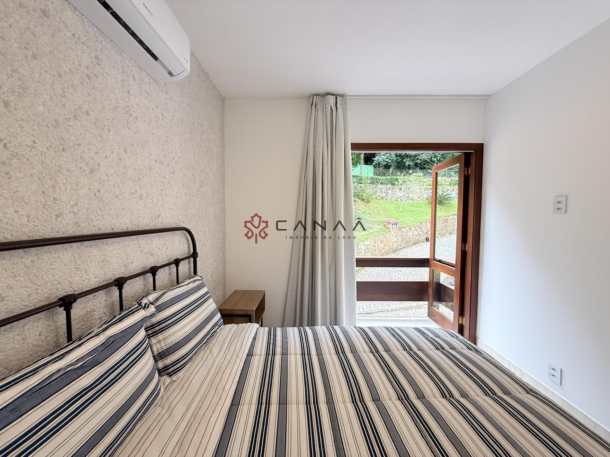 Casa de Condomínio à venda com 4 quartos, 249m² - Foto 17