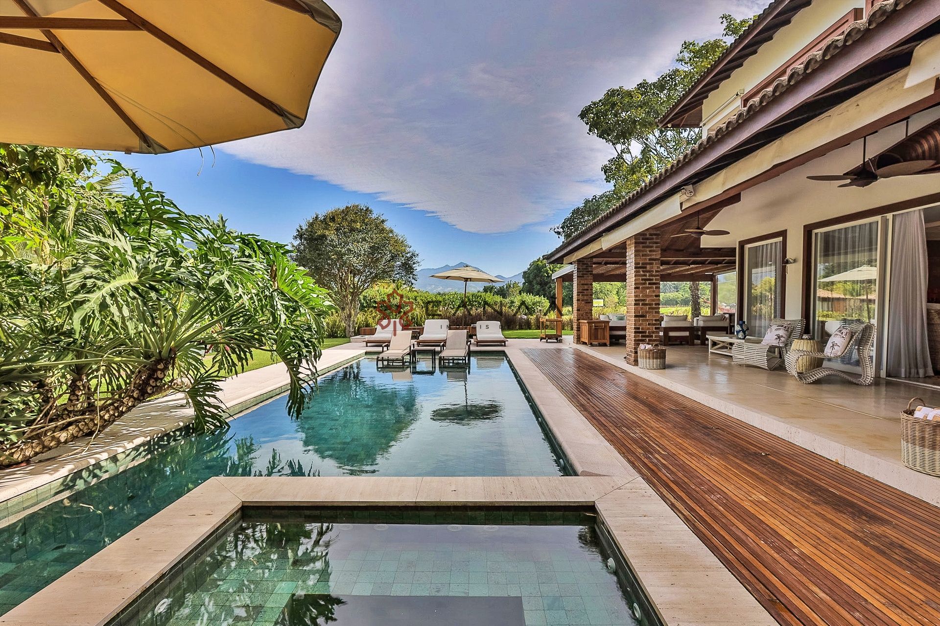 Casa de Condomínio à venda com 5 quartos, 600m² - Foto 1