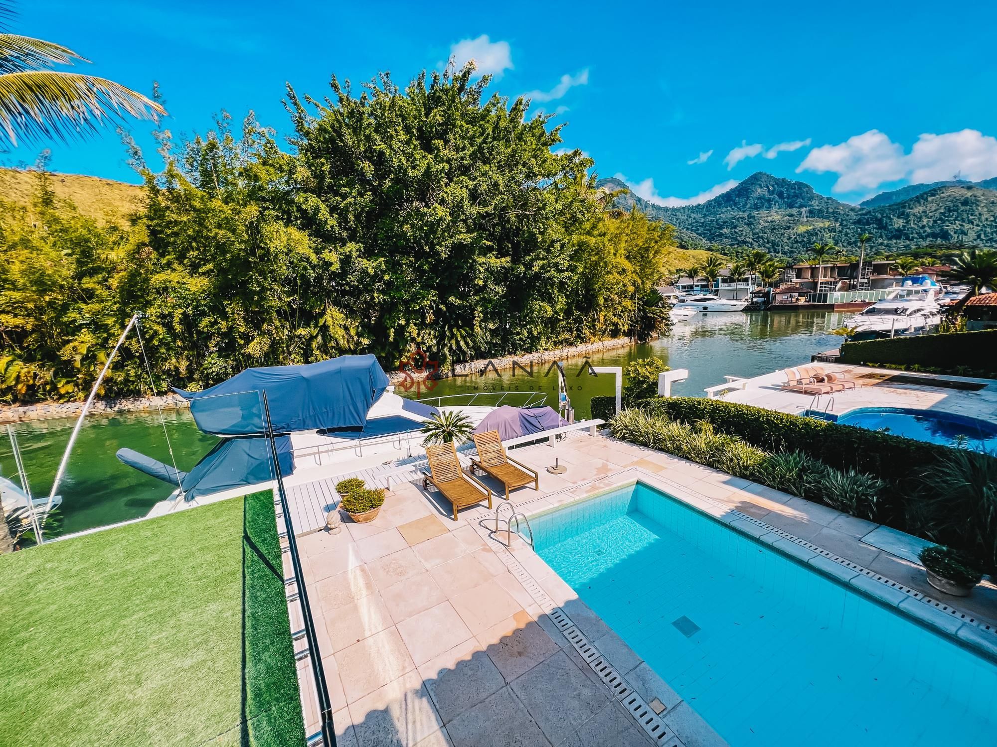 Casa de Condomínio à venda com 6 quartos, 400m² - Foto 1