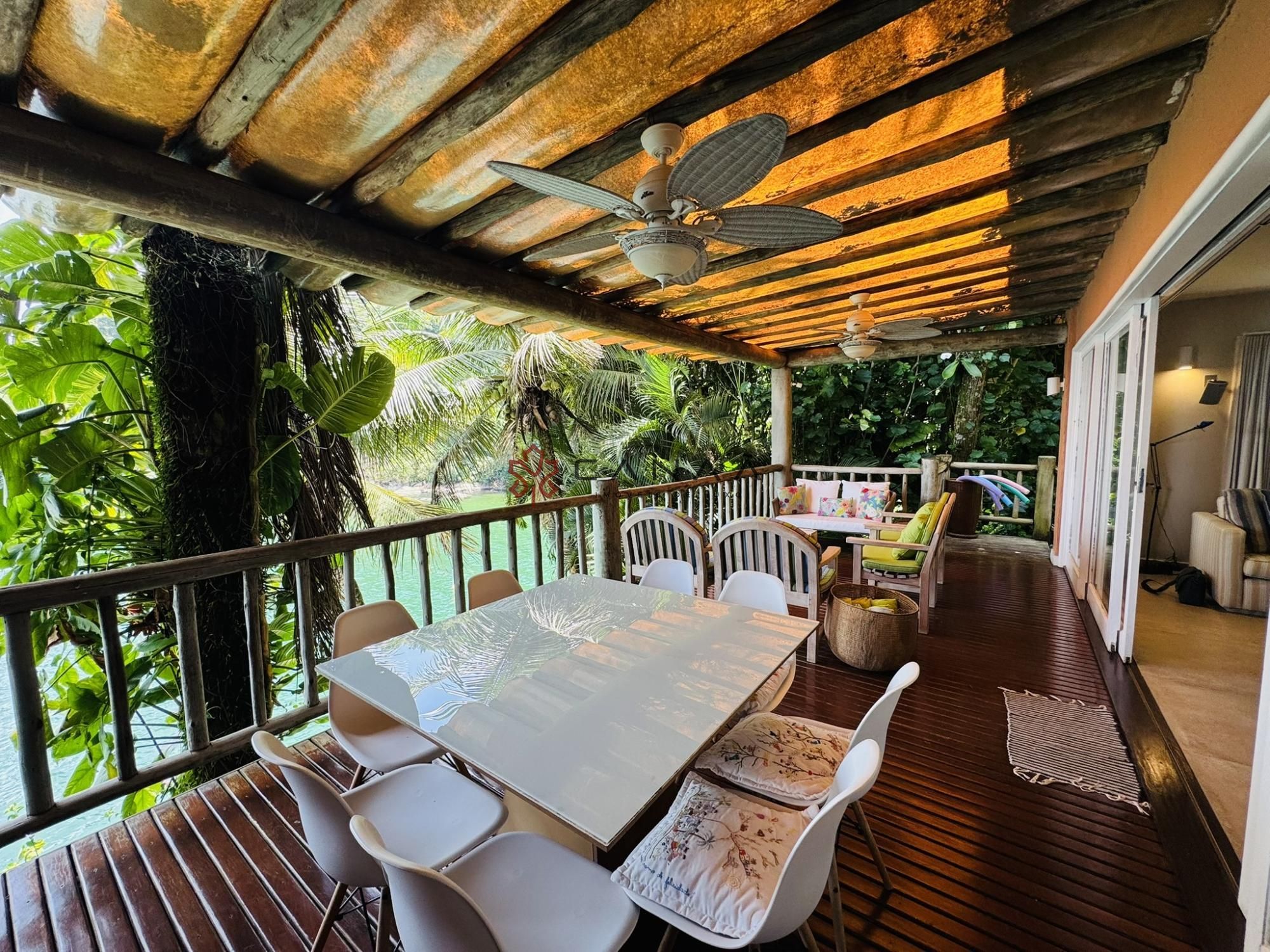 Casa à venda com 4 quartos, 260m² - Foto 2