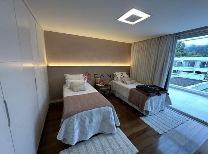 Casa de Condomínio à venda e temporada com 8 quartos, 400m² - Foto 17