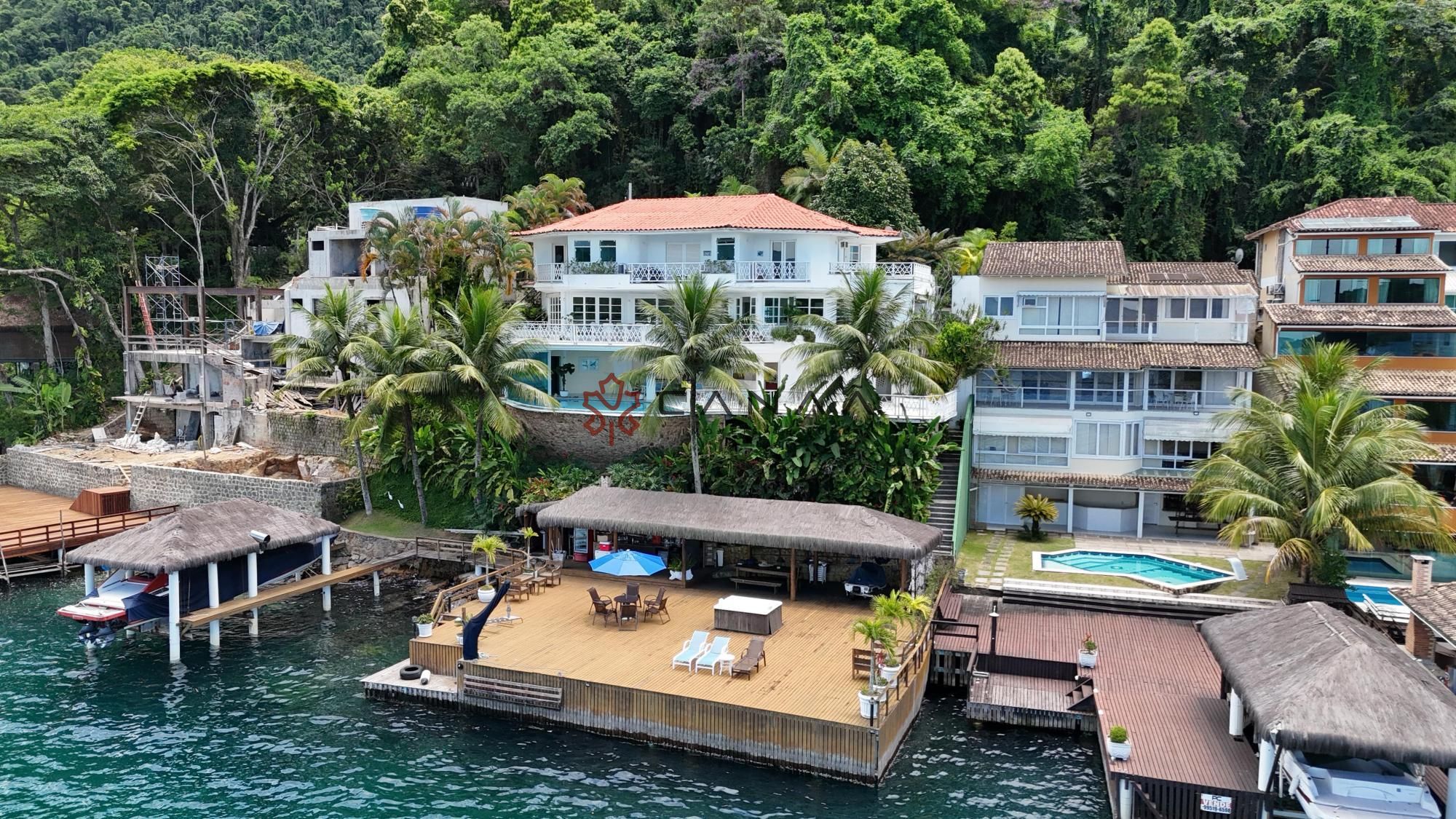 Casa de Condomínio à venda e temporada com 5 quartos, 773m² - Foto 1