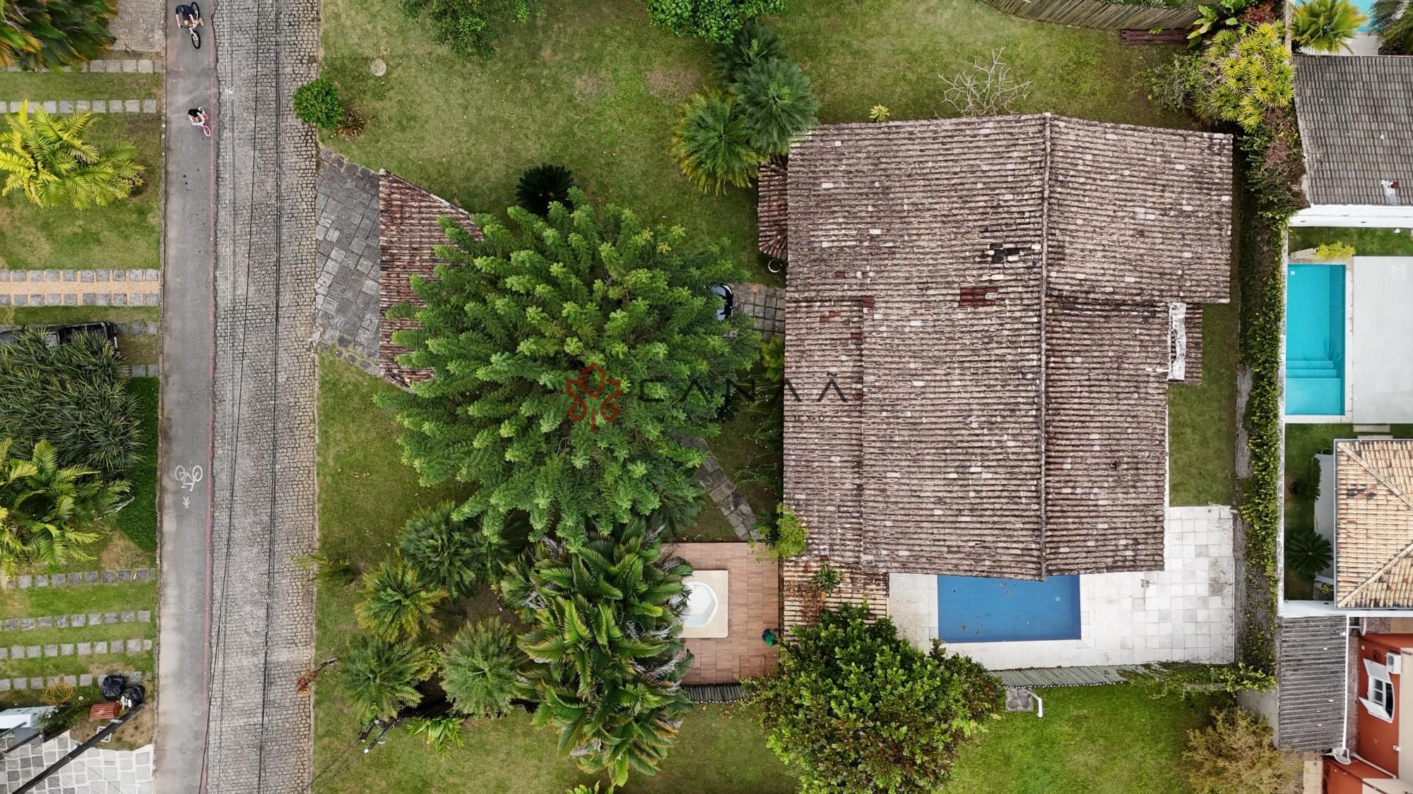 Casa de Condomínio para alugar com 4 quartos, 191m² - Foto 2