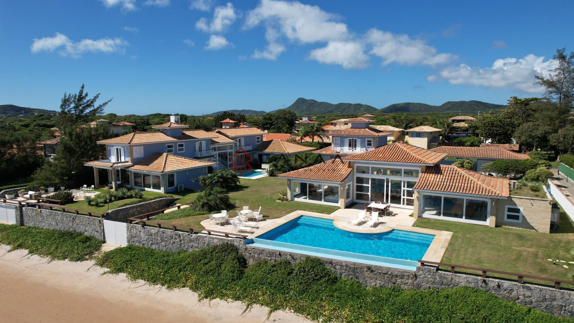 Casa de Condomínio à venda com 5 quartos, 550m² - Foto 1