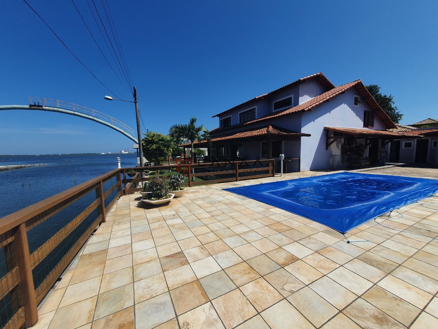 Casa à venda com 4 quartos, 460m² - Foto 1