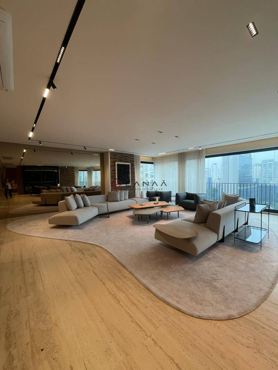 Apartamento, 3 quartos, 303 m² - Foto 1