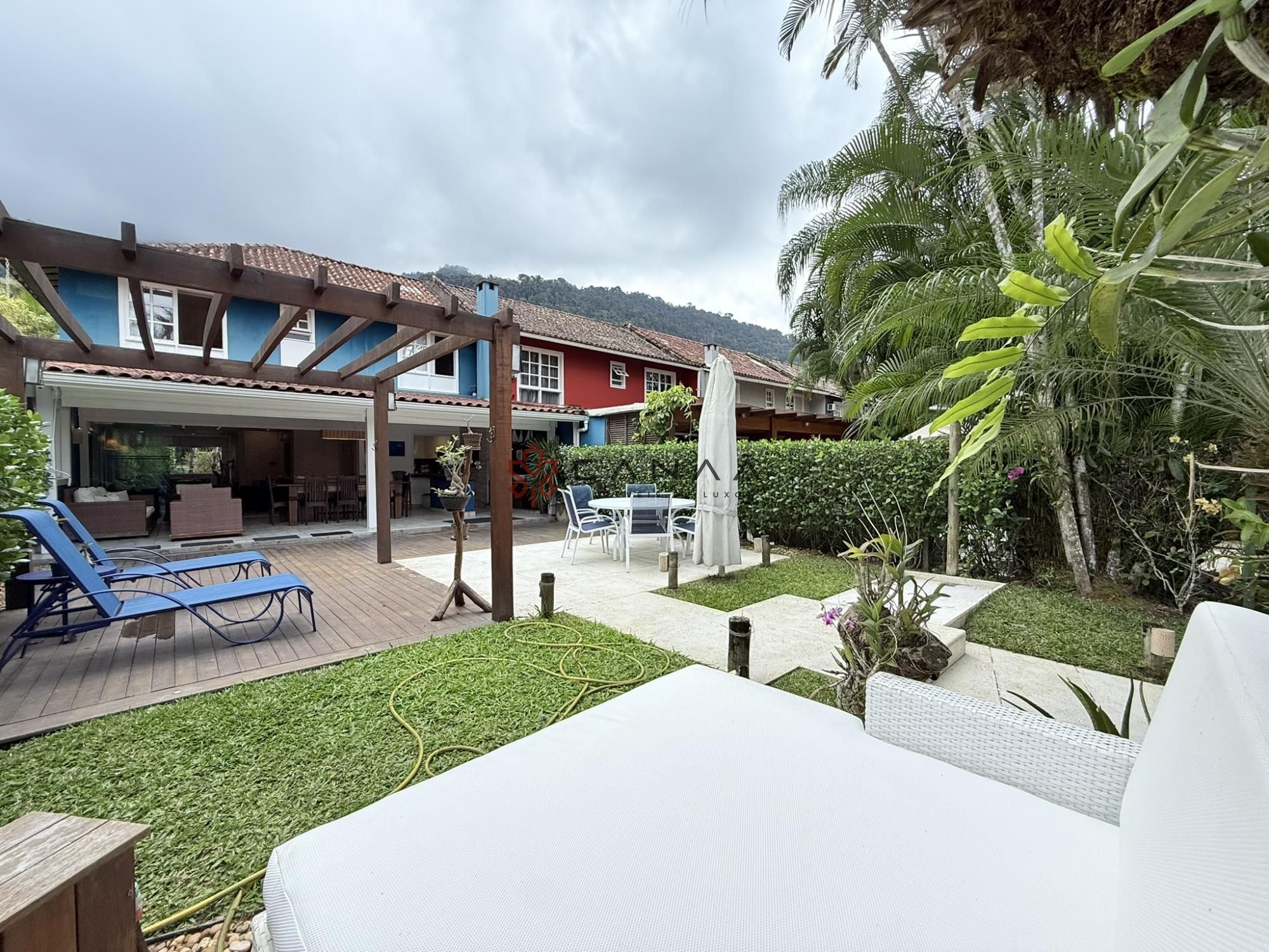 Casa, 4 quartos, 250 m² - Foto 1