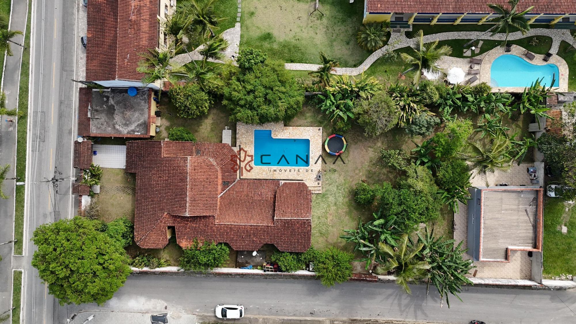 Casa à venda com 5 quartos, 345m² - Foto 1