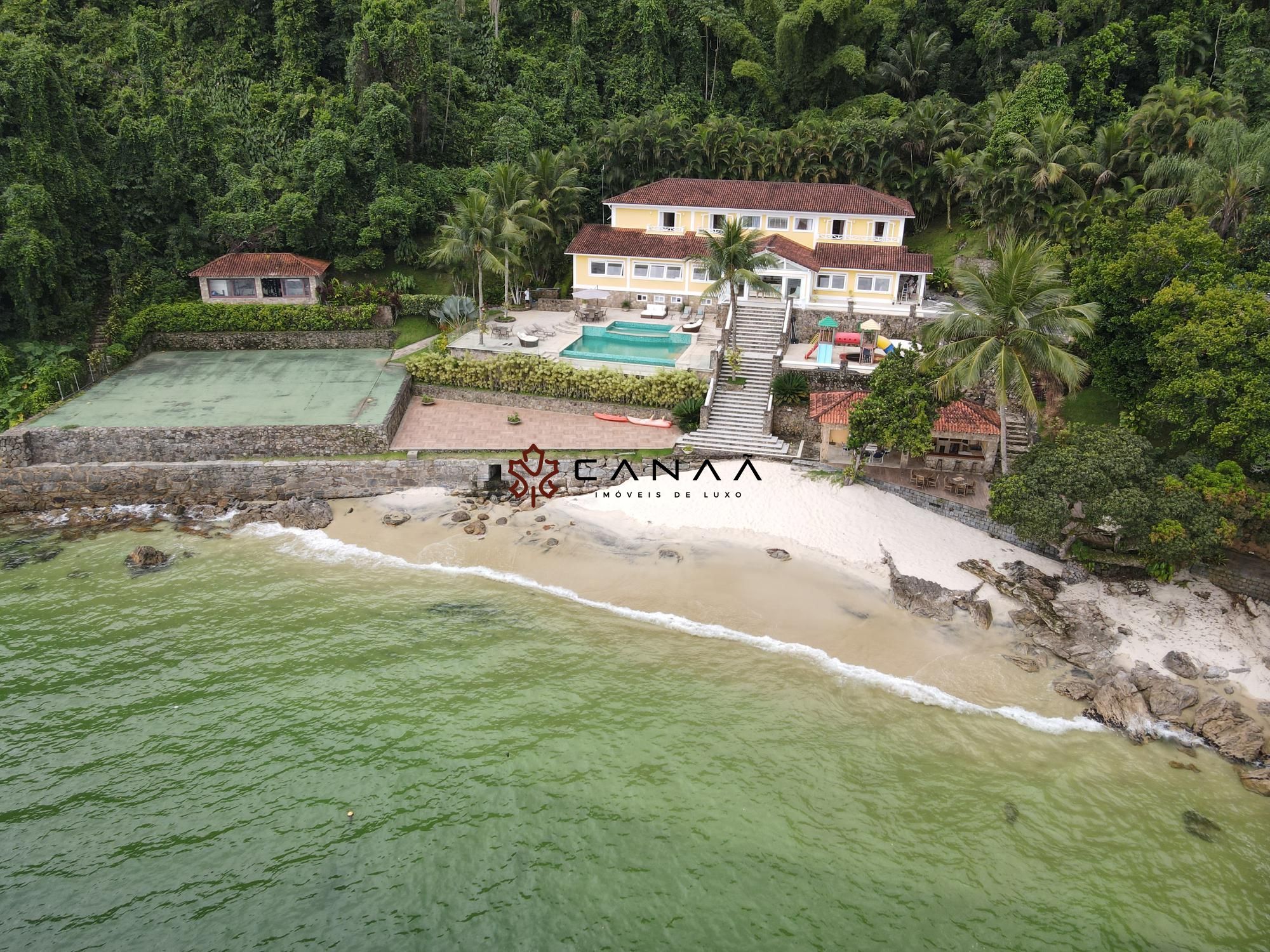 Casa em condomínio para alugar  no Mombaça - Angra dos Reis, RJ. Imóveis