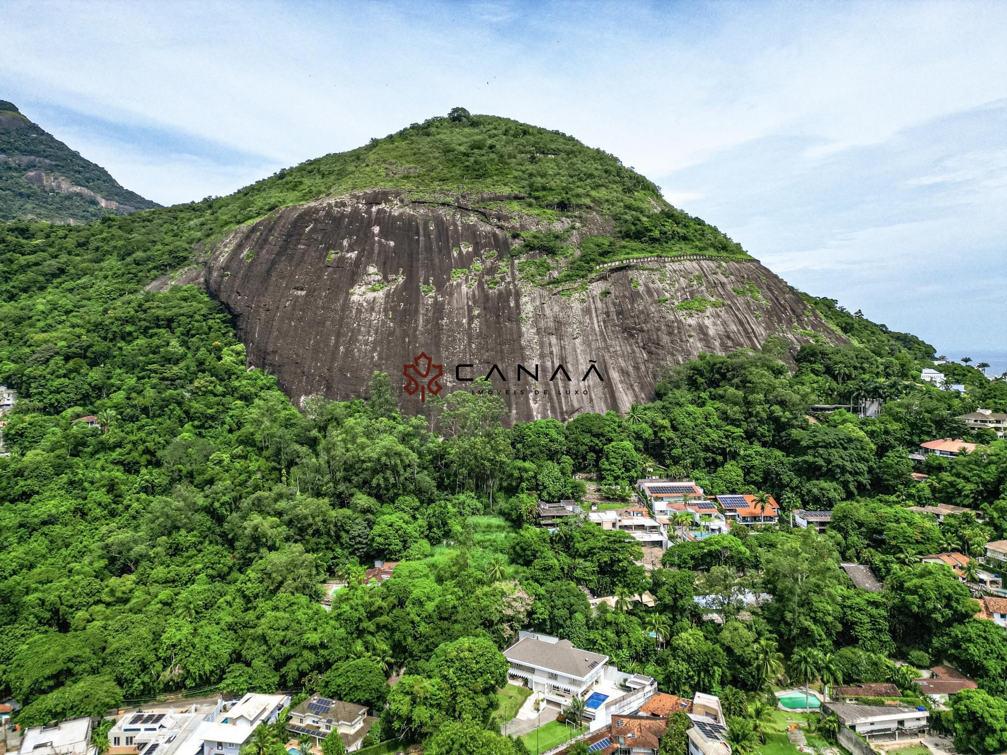 Casa de Condomínio à venda com 5 quartos, 900m² - Foto 2