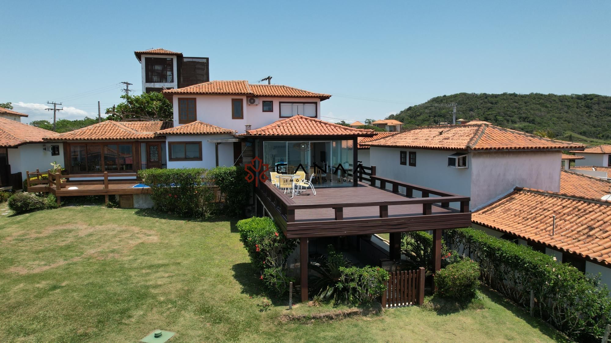 Casa de Condomínio à venda com 5 quartos, 209m² - Foto 1