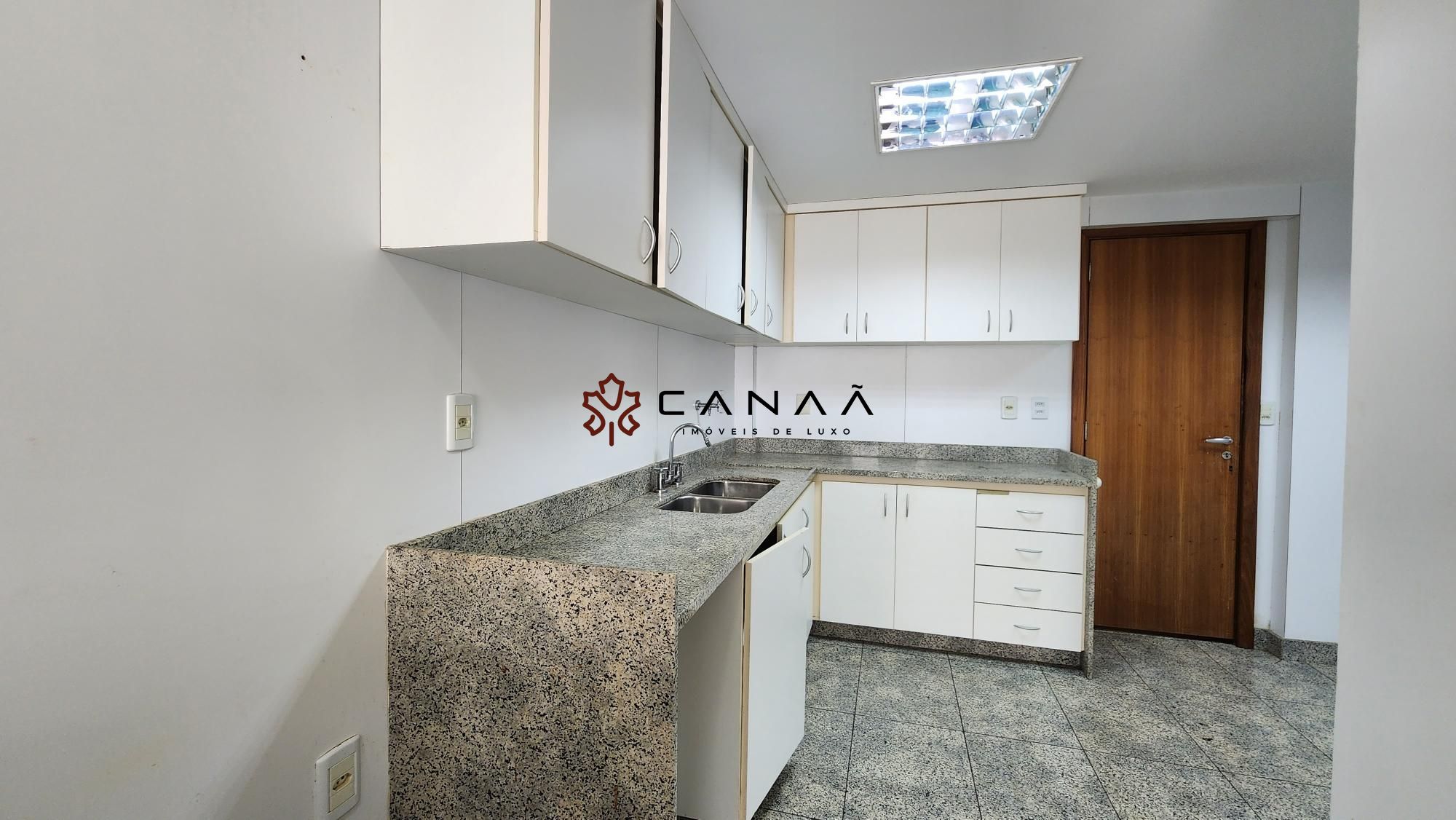 Apartamento à venda com 3 quartos, 242m² - Foto 27