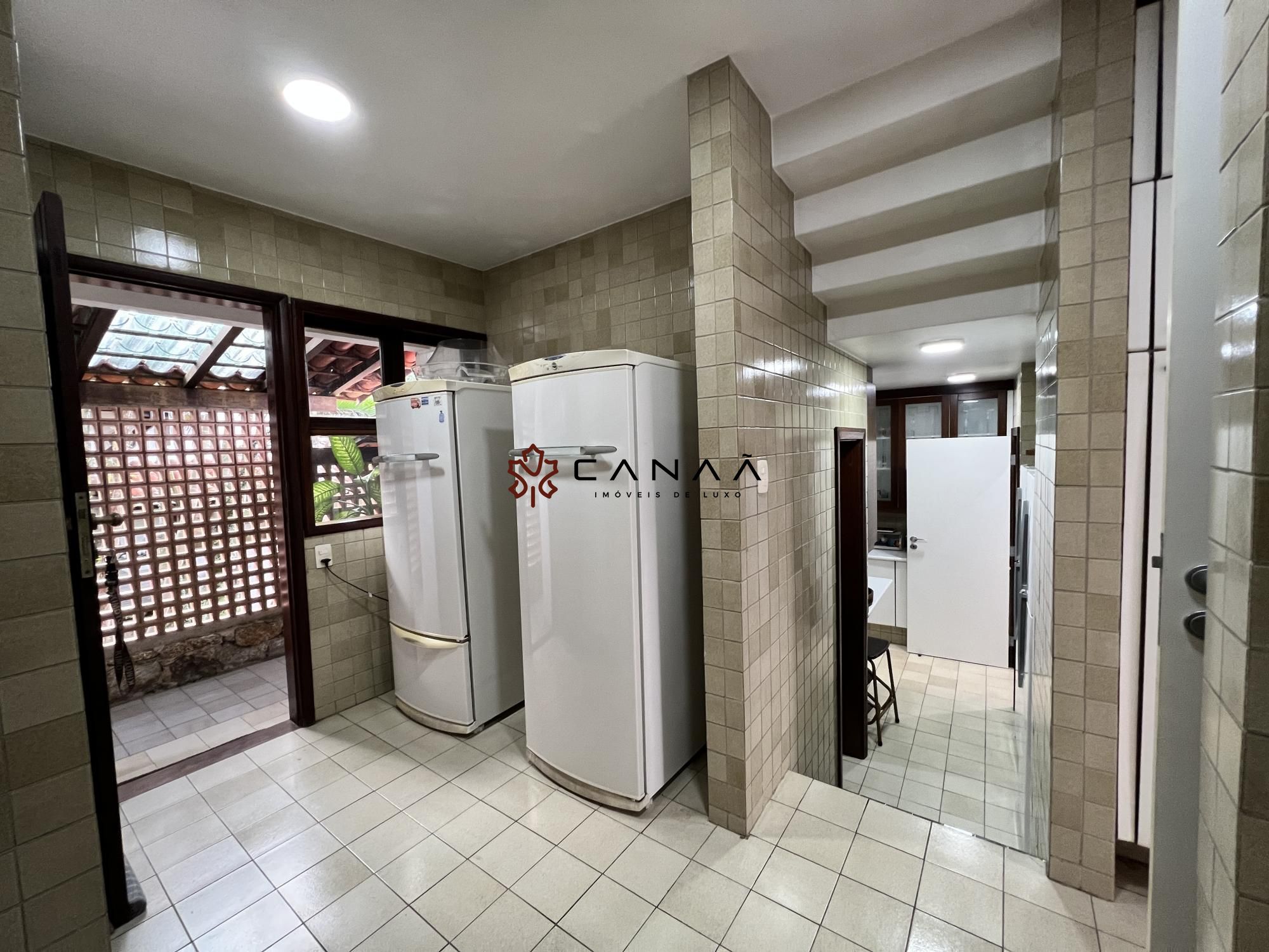 Casa de Condomínio à venda com 5 quartos, 300m² - Foto 58