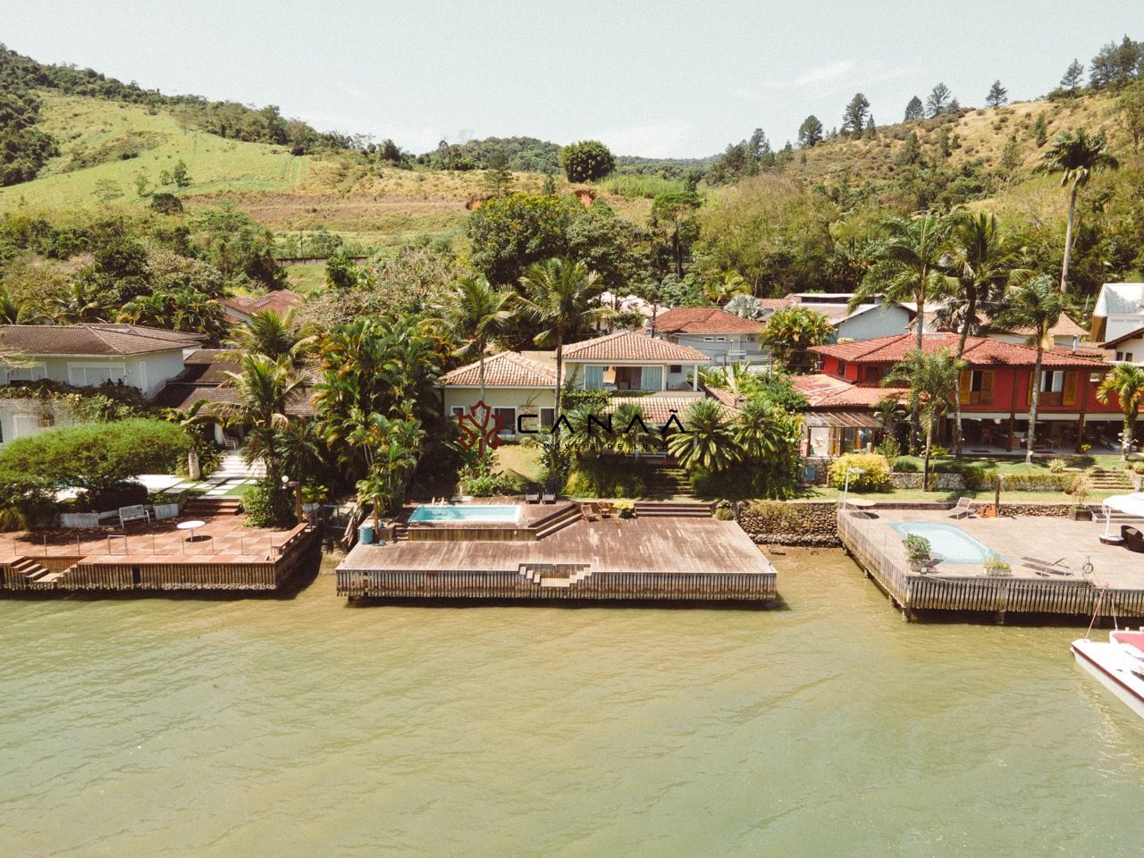 Casa de Condomínio à venda com 6 quartos, 350m² - Foto 1