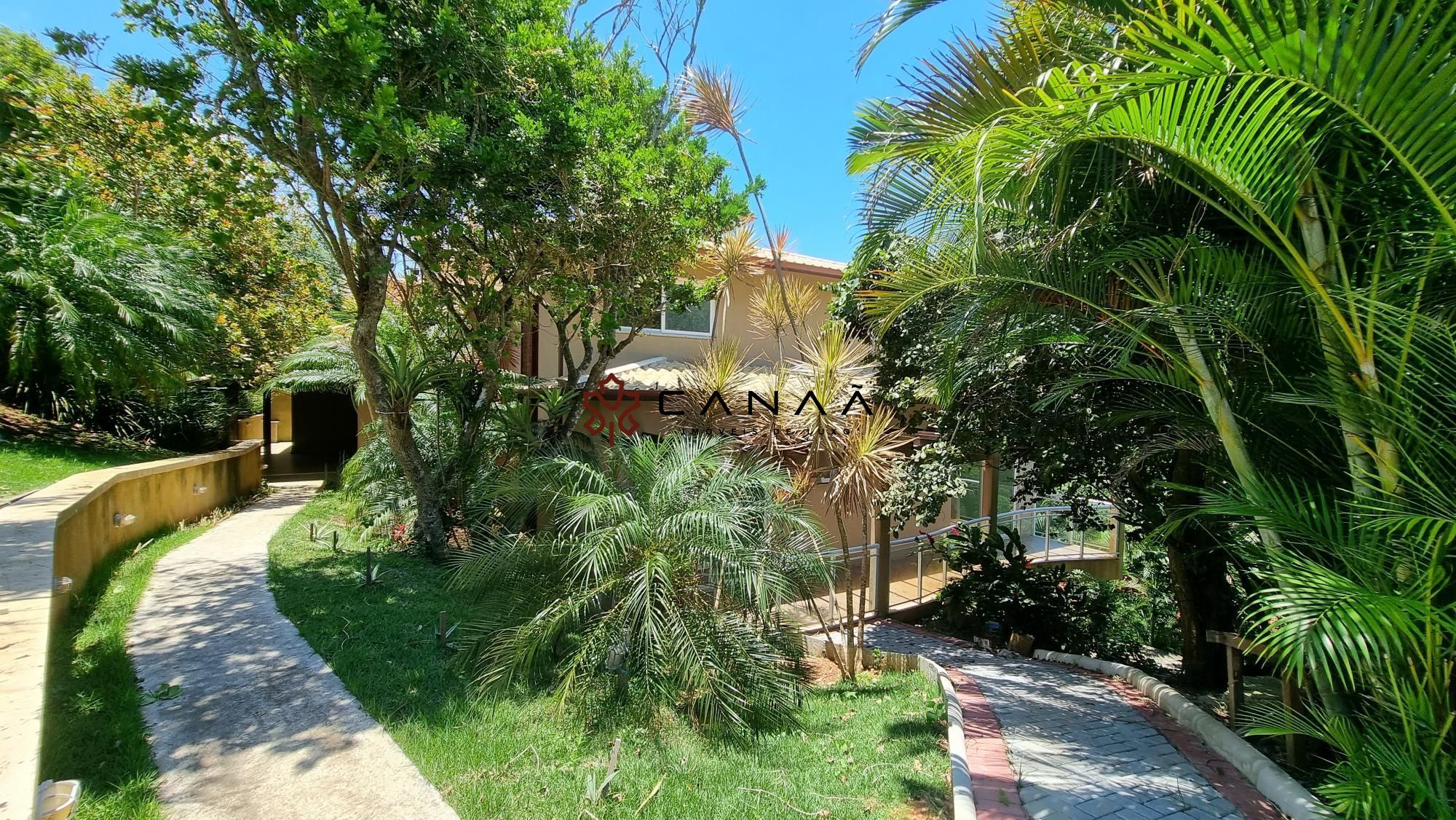 Casa de Condomínio à venda com 4 quartos, 253m² - Foto 1