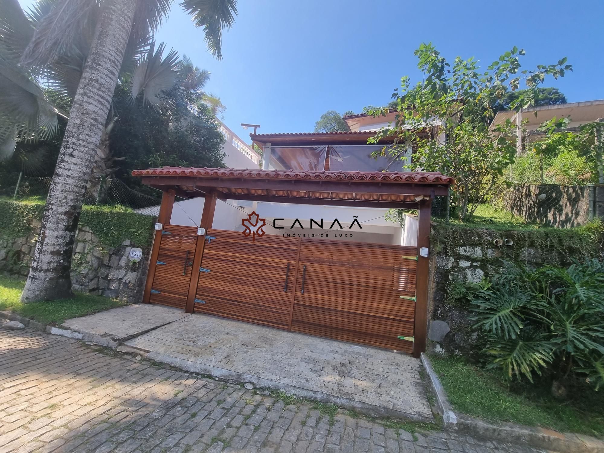 Casa de Condomínio à venda com 5 quartos, 450m² - Foto 2