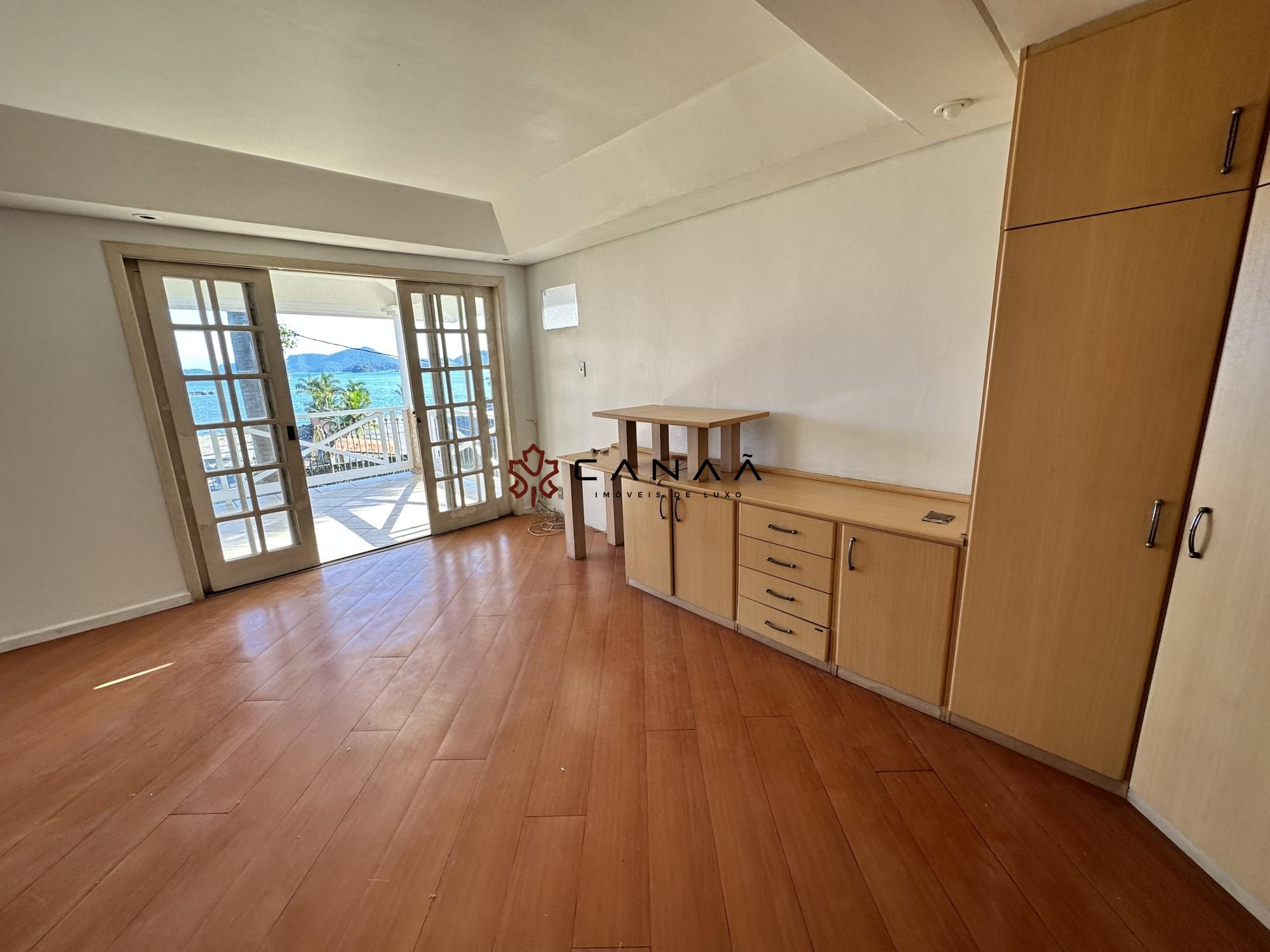 Casa à venda com 4 quartos, 300m² - Foto 27